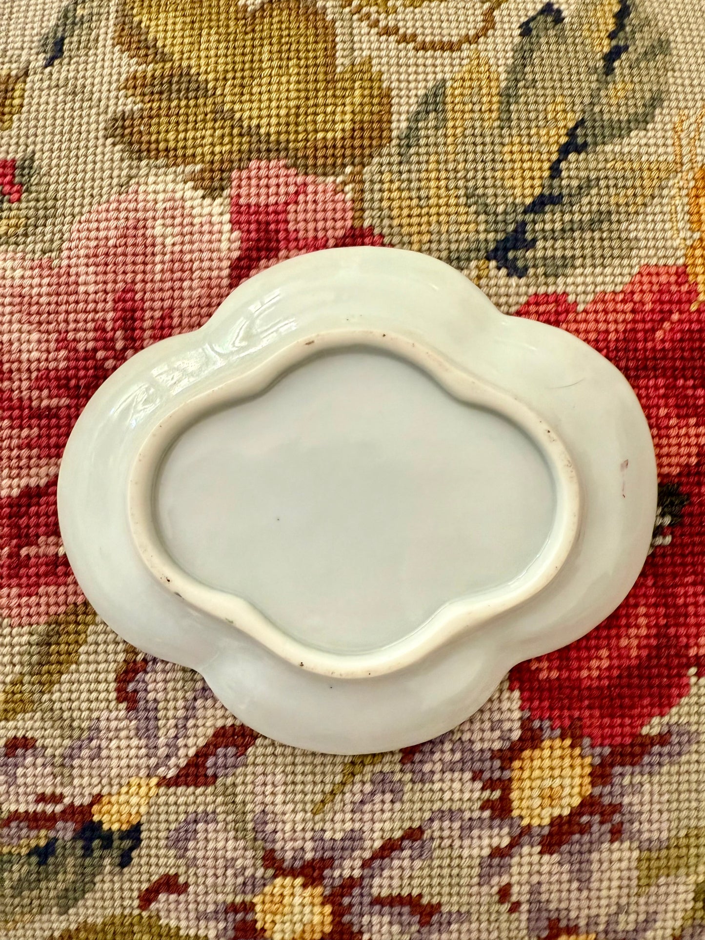 Rose Medallion Clover Plate/Dish