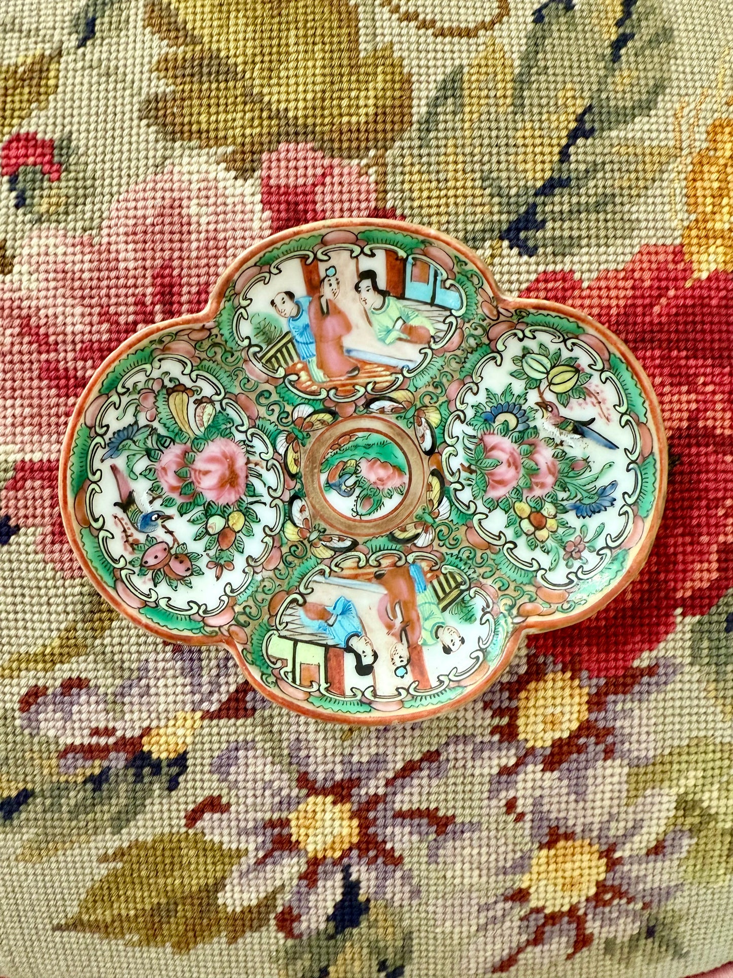 Rose Medallion Clover Plate/Dish