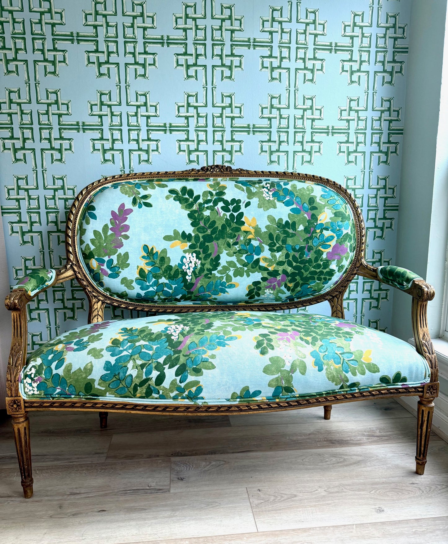 Louis XVI Canapé Giltwood Sofa with Bow Detail