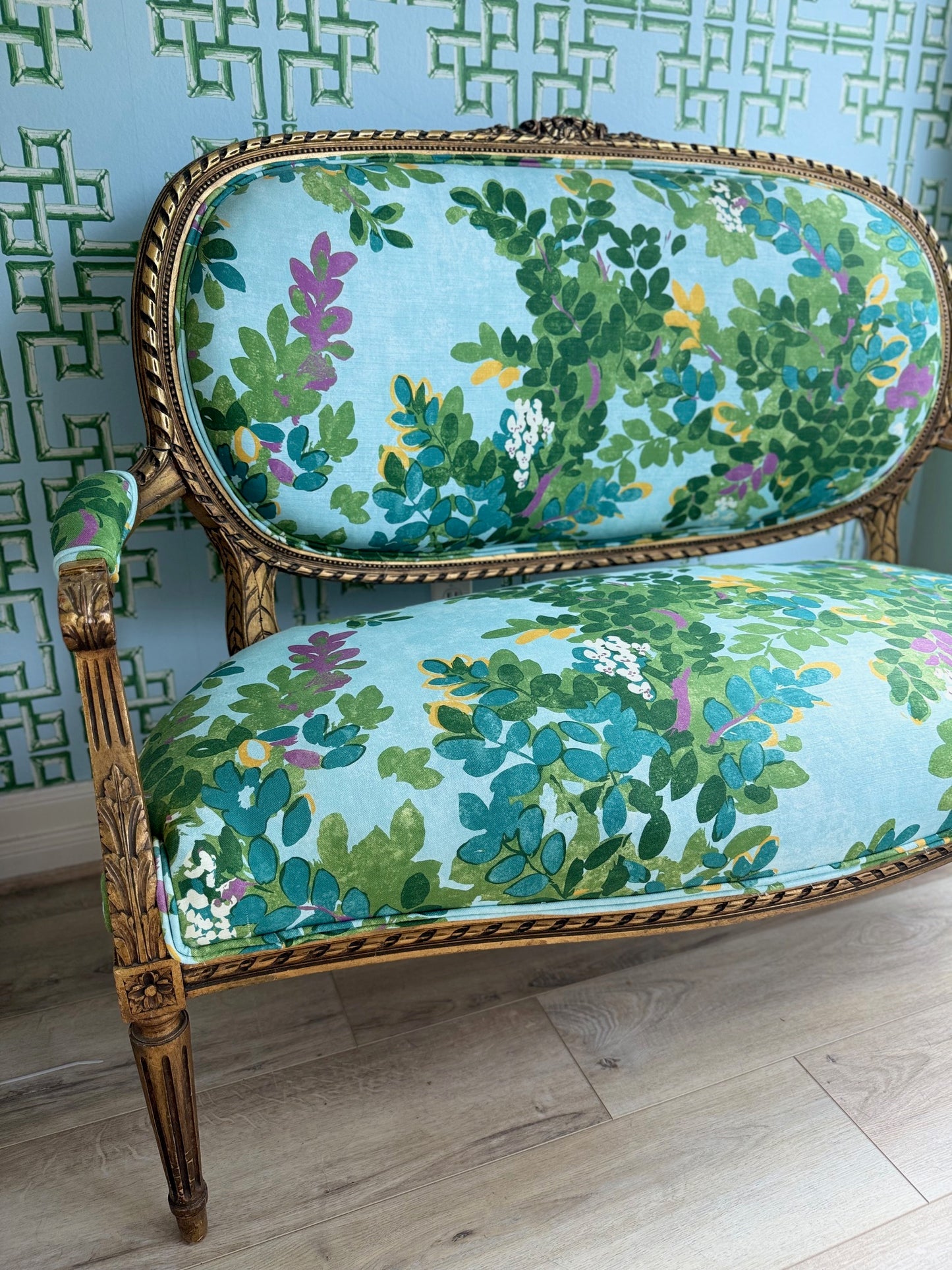 Louis XVI Canapé Giltwood Sofa with Bow Detail