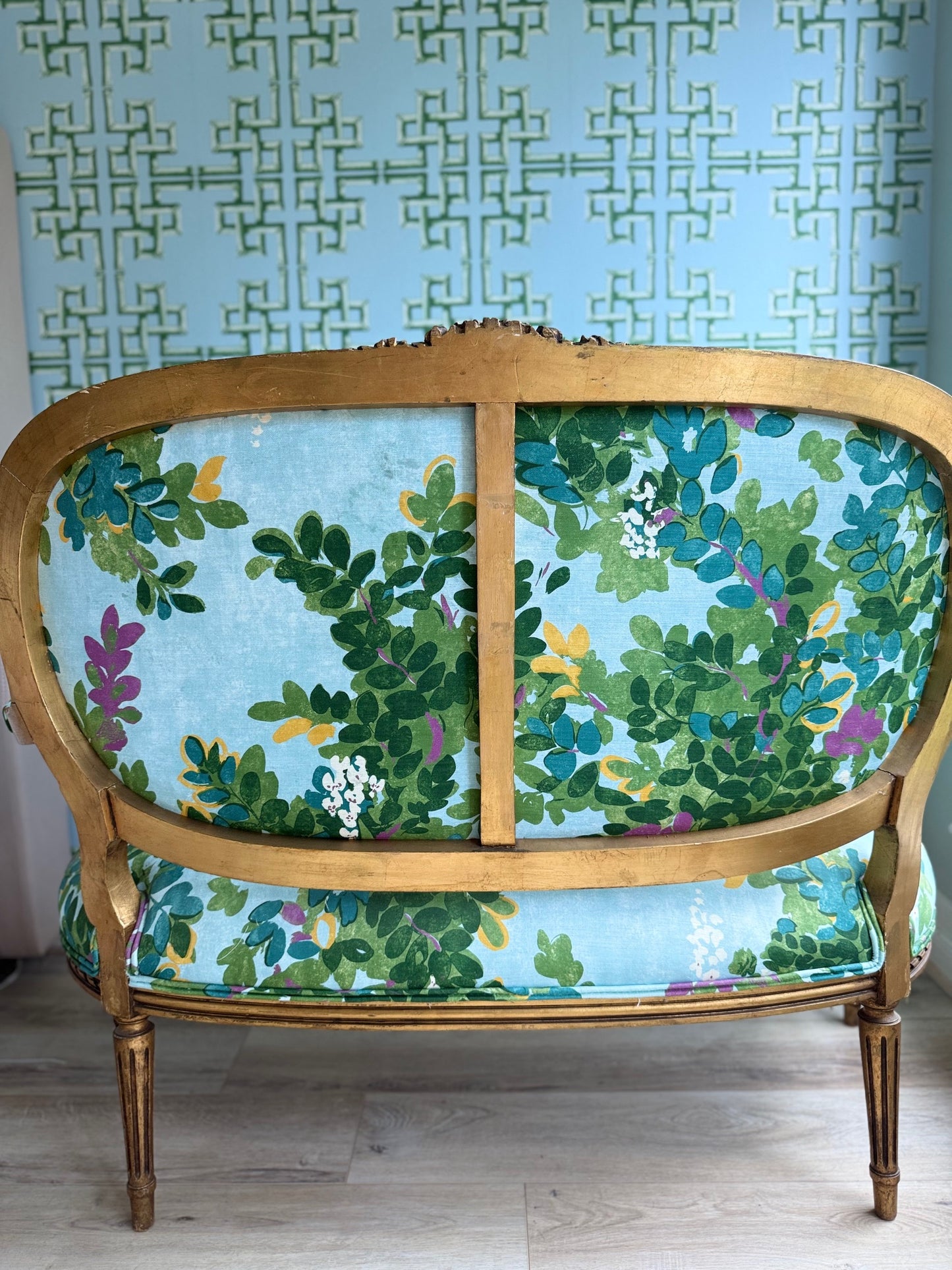 Louis XVI Canapé Giltwood Sofa with Bow Detail